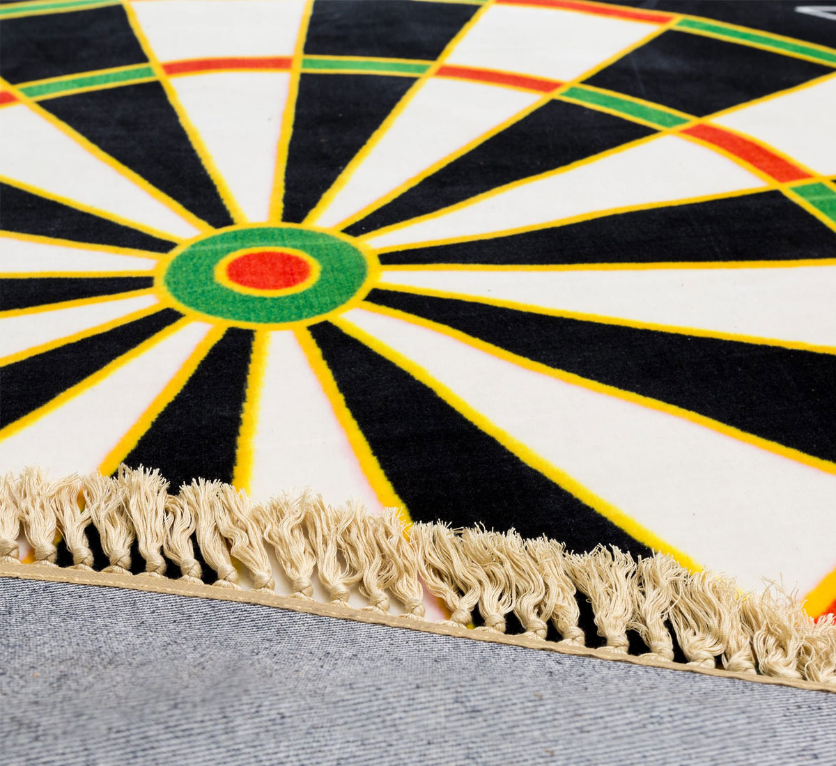 Ковёр Job, Blow Dartboard
