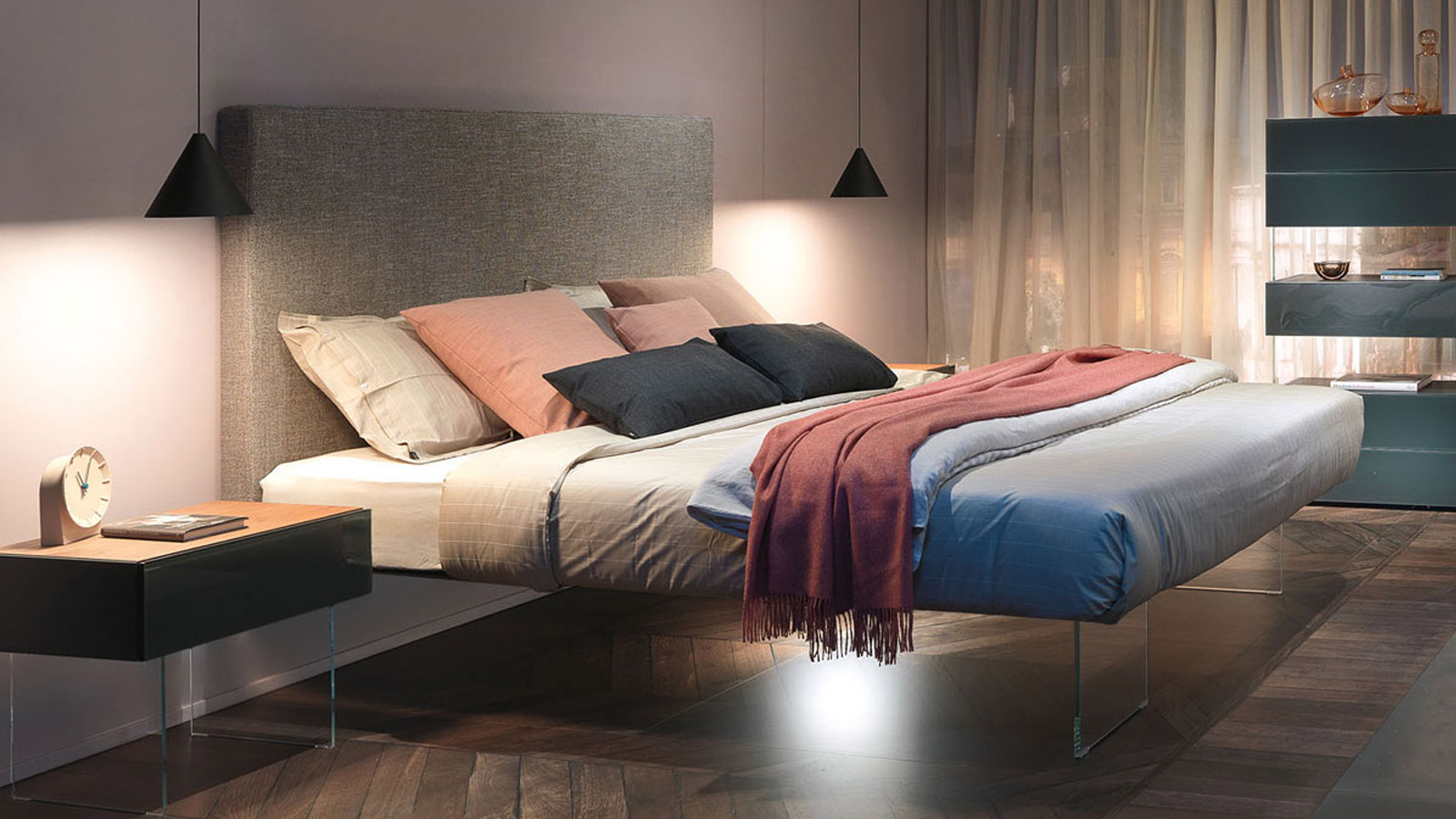 Кровать Air Bed, изголовье на стене
